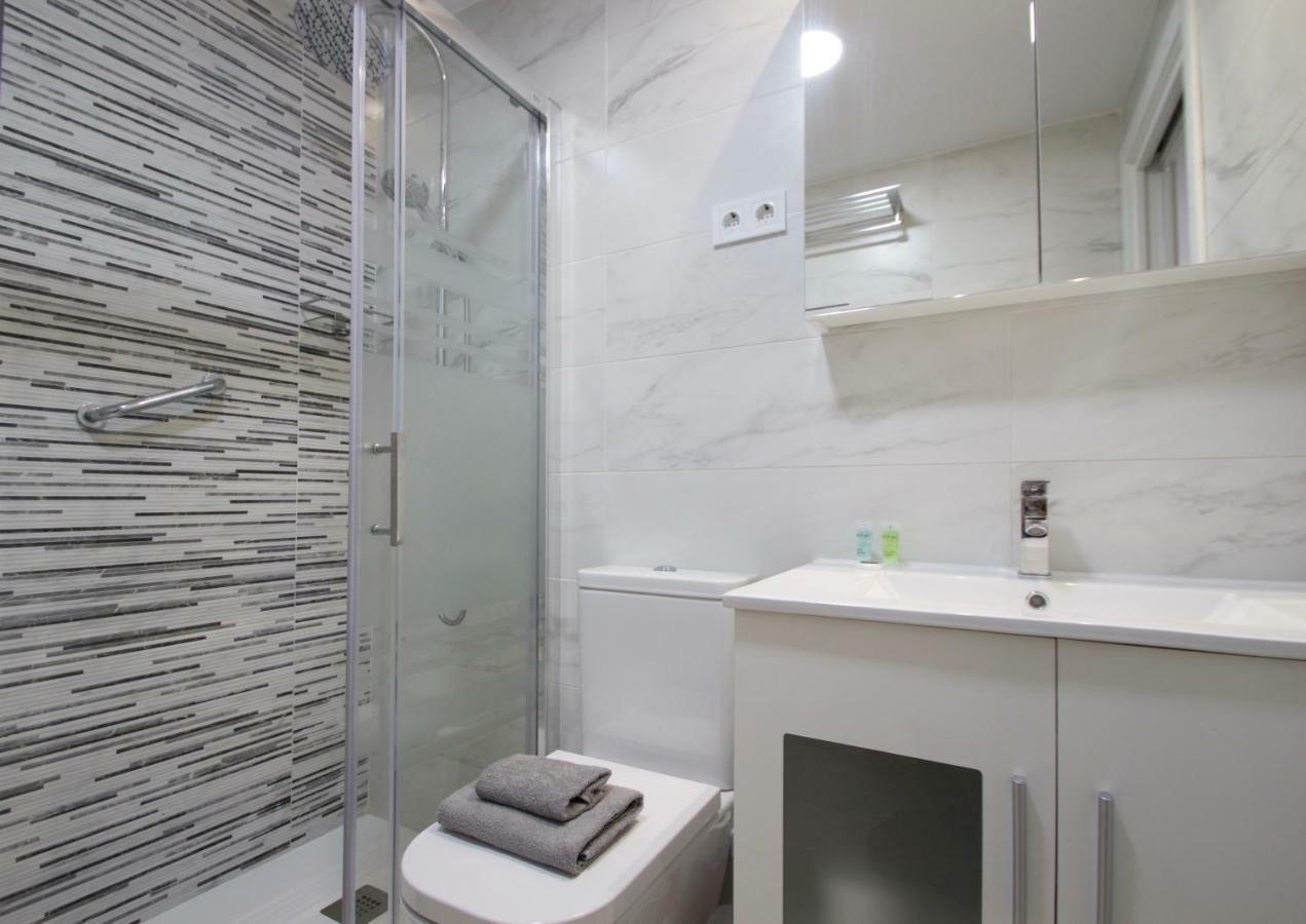 R&E Apartments ตอร์เรโมลิโนส ภายนอก รูปภาพ